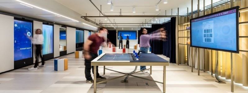 Prenota il tour in Interno 1 Interno 1 foyer digital wall